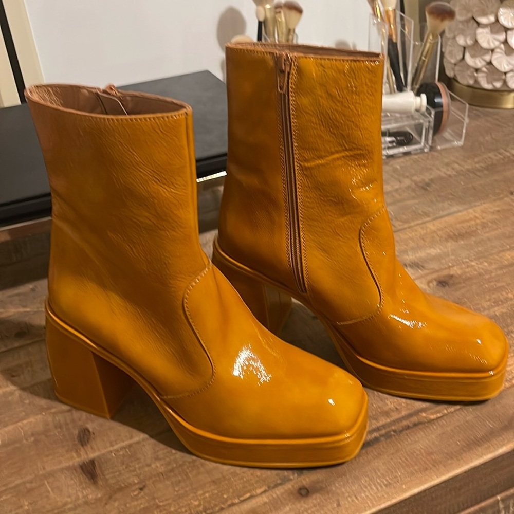 Free People Ruby Shine boots, size 39.5. Never worn.